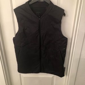 Mens Lululemon Vest in black size XL